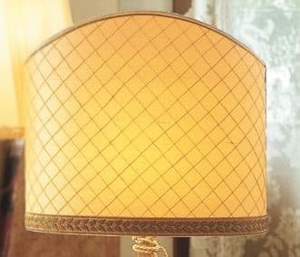 Il Paralume Marina O. Half oval lampshade closed behind with upper hump