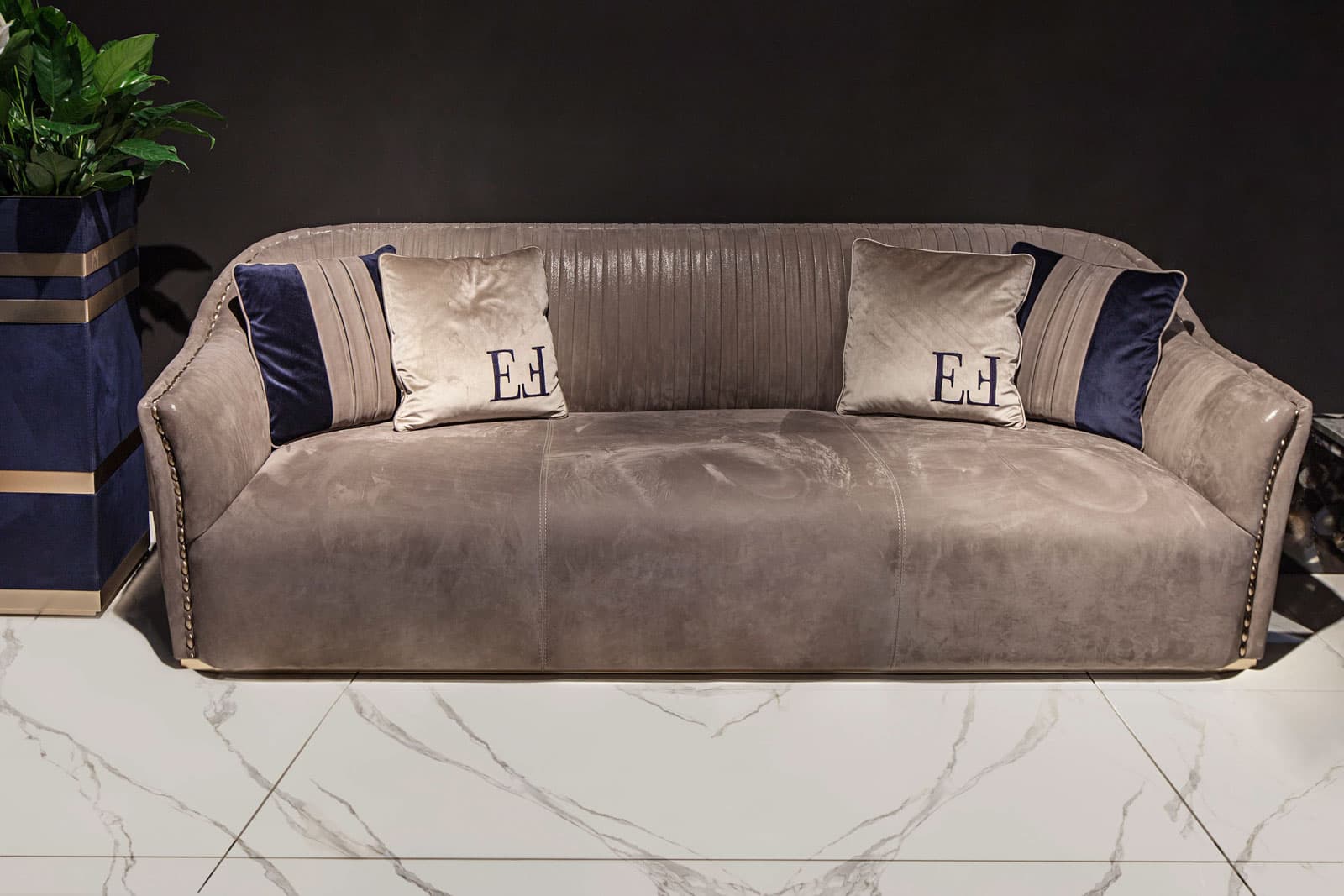 Epoque by Egon Furstenberg Licena